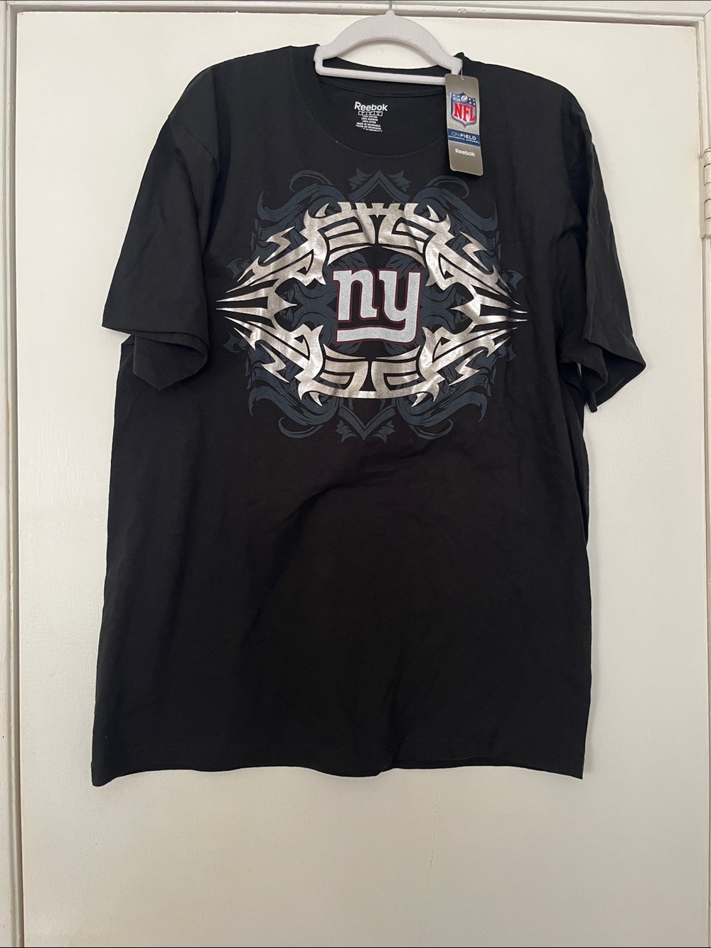 Reebok Black NY Giants Graphic Short-Sleeve T-Shirt with Metallic Detail